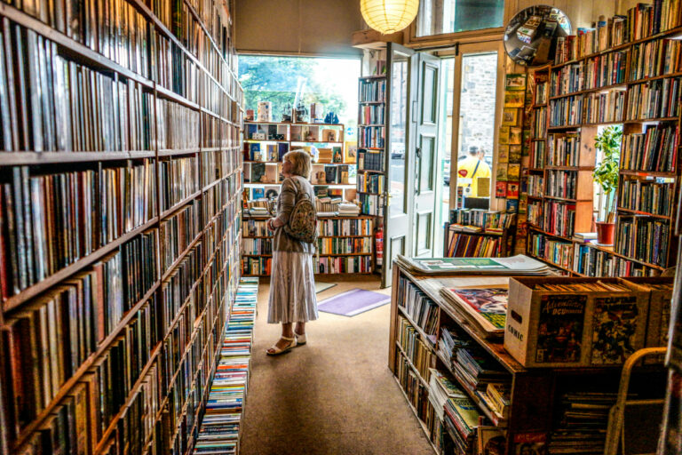 Bookstore Bliss – Where to Find the Best Reads and Treats